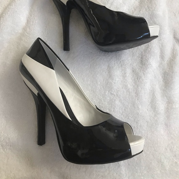 BCBGeneration Shoes - ❗️SALE❗️ BCBGeneration Black&White Peep Toe Pumps